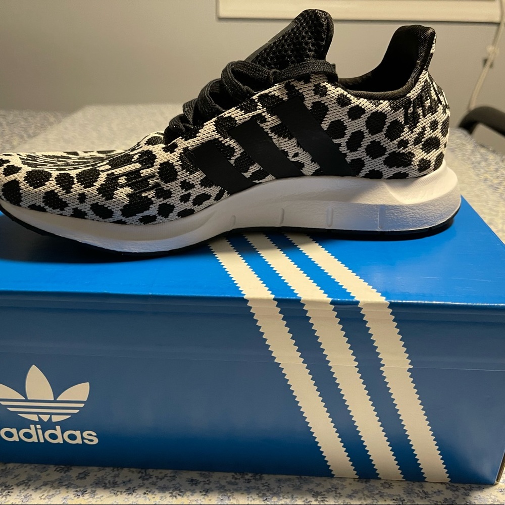 Adidas Swift Run Shoe
Leopard Print
Size: 8.5